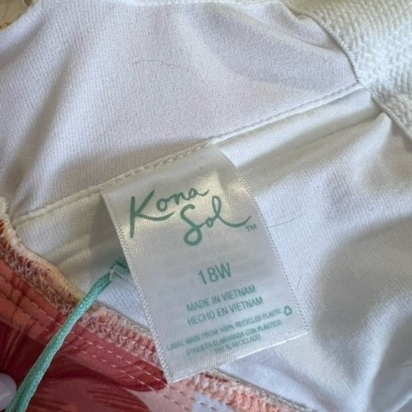 NWT-Size 18W Strapless Swimsuit - Picture 3 of 3